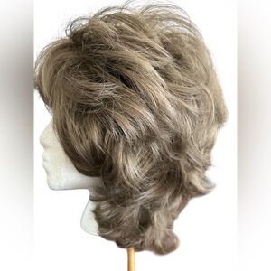 Source Unknown Light Brown Hair Wig